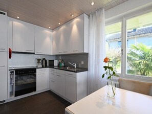Fridge, oven, dishwasher, cookware/dishes/utensils - Haus Stirnemann/ Wohnung H-3 by Interhome (Weggis)