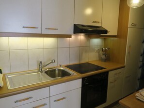 Fridge, oven, cookware/dishes/utensils - Haus Stirnemann/ Wohnung M-2 by Interhome (Weggis)