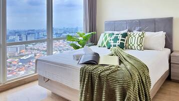 Apartamento, 2 habitaciones, vistas a la ciudad | Tabla de planchar con plancha y wifi gratis