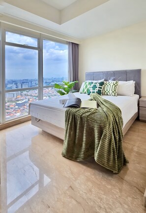 Apartamento, 2 habitaciones, vistas a la ciudad | Tabla de planchar con plancha y wifi gratis
