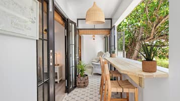 Luxe villa, uitzicht op stad | Buiten dineren