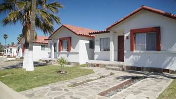 Villa tradicional, patio, vista a la montaña | Exterior