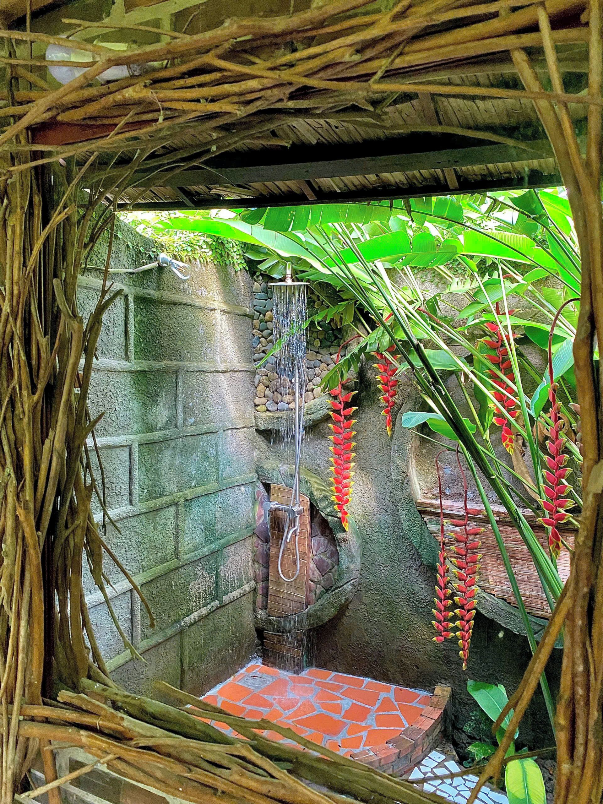 Superior Room | Bathroom | Rainfall showerhead, free toiletries, hair dryer, towels