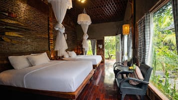 Family Double Room | Desk, blackout drapes, free WiFi, bed sheets