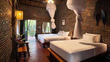 Free WiFi, bed sheets