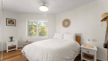 2 bedrooms, desk, iron/ironing board, WiFi