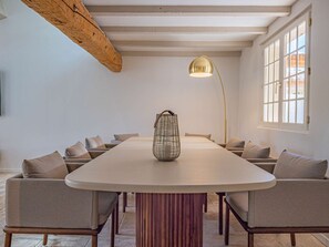 Dining - Charming Villa with Vineyard Views  et  Heated Pool – Le Plan de la Tour (LE PLAN DE LA TOUR)