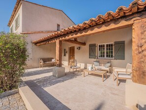 Terrace/patio - Charming Villa with Vineyard Views  et  Heated Pool – Le Plan de la Tour (LE PLAN DE LA TOUR)