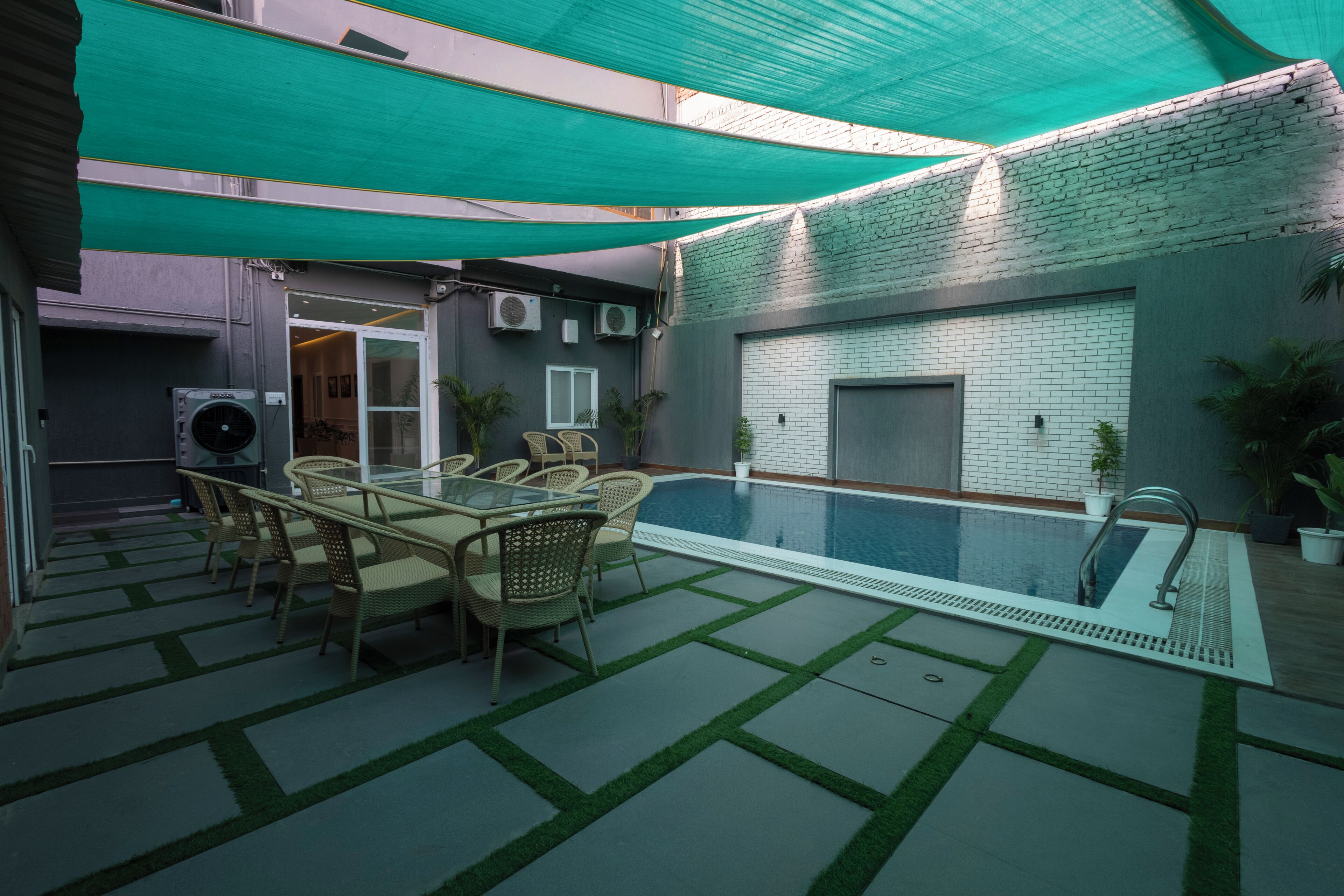 Una piscina cubierta