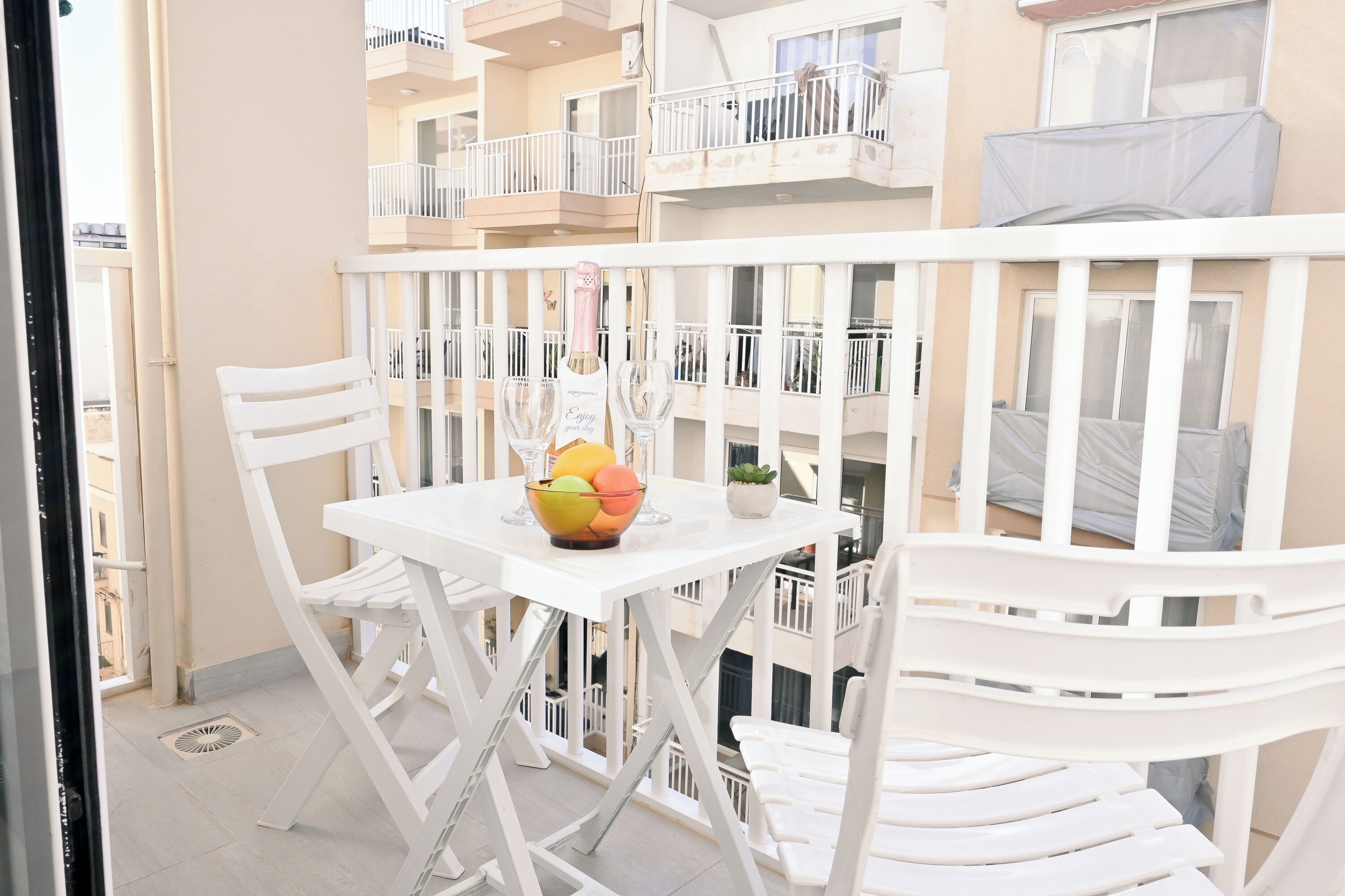 Family Apartment, Multiple Bedrooms (Camelia Seaview 1 Bd Apart In St Paul) | Outdoor dining