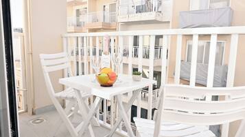 Family Apartment, Multiple Bedrooms (Camelia Seaview 1 Bd Apart In St Paul) | Outdoor dining