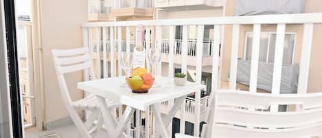 Family Apartment, Multiple Bedrooms (Camelia Seaview 1 Bd Apart In St Paul) | Outdoor dining