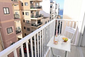 Family Apartment, Multiple Bedrooms (Camelia Seaview 1 Bd Apart In St Paul) | Balcony - Camelia Seaview 1 Bd Apart In St Paul Bay (St. Paul's Bay)