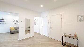 Appartamento familiare, 2 camere da letto, fronte mare (Quarda, Apartment in Savona Old Town) | Interni