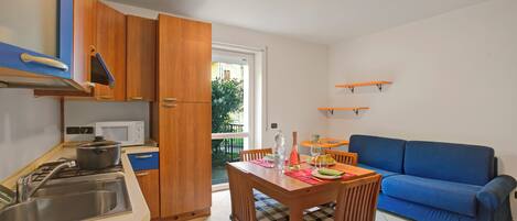 Standard Apartment, Multiple Bedrooms (Appartamento Gioale) | Private kitchen | Fridge, microwave, oven, stovetop