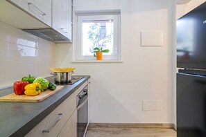 Familienapartment, 2 Schlafzimmer, Terrasse, Bergseite (Casa Lauretta) | Eigene Küche