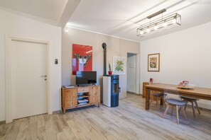 Familienapartment, Mehrere Schlafzimmer, Bergseite (Casa Lauretta) | Speisen