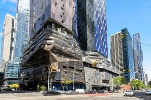 Exterior - Luxury City Escape in CBD | Pool, Gym, Sauna | Sleep up to 4 (Melbourne)