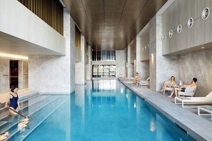 Indoor pool, a heated pool - Luxury City Escape in CBD | Pool, Gym, Sauna | Sleep up to 4 (Melbourne)