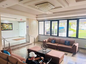 Lobby - My tropical paradise!! Sun, beach, sand, fun—all within your reach!!! (Carolina)