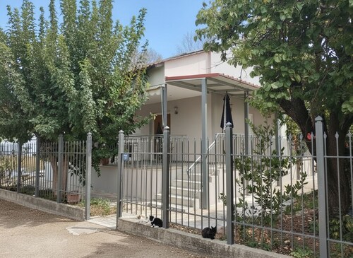 Valeria’s Villa: Exclusive Retreat with Musical Instruments Near Idyllic Beaches