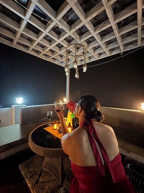 Phòng phong cách lãng mạn | Bar (trong khuôn viên)