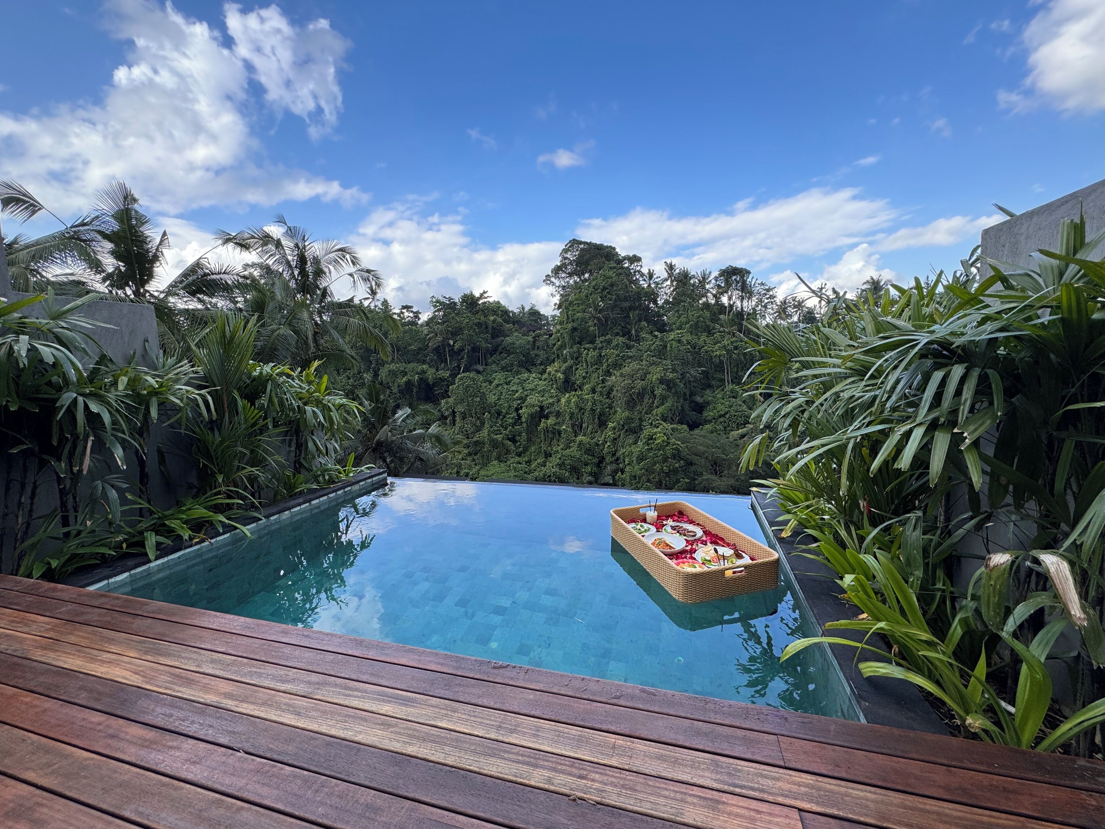 Exclusive Villa, Valley View | Front of property