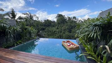 Exclusive Villa, Valley View | Front of property