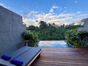 Hochwertige Bettwaren, Minibar, Zimmersafe, Schreibtisch