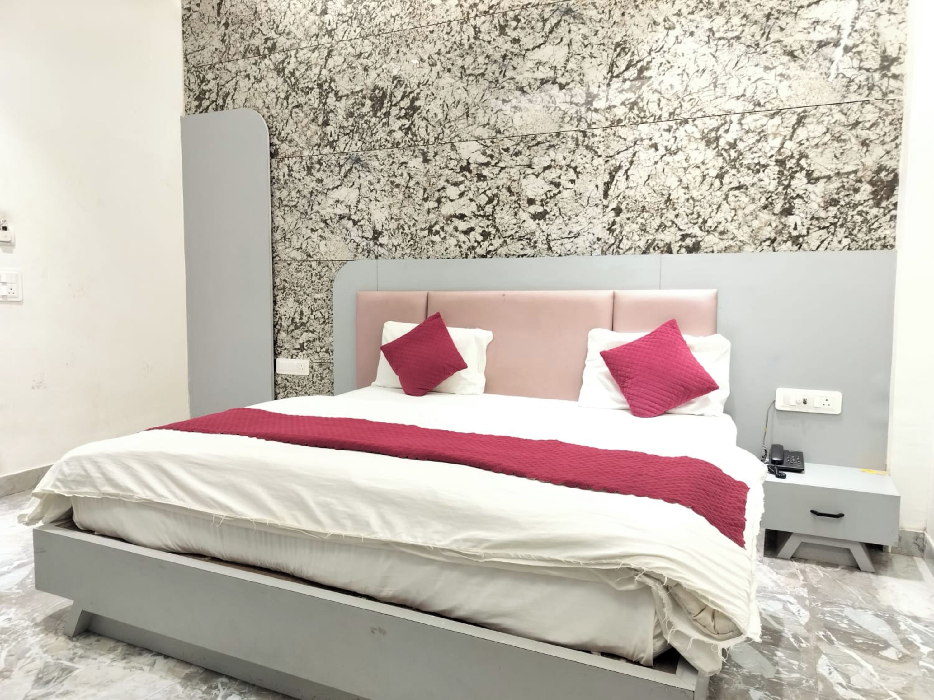 Desk, laptop workspace, free WiFi