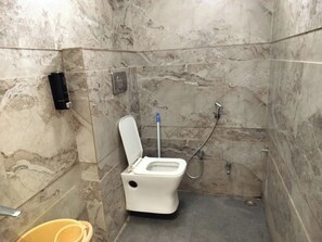 Deluxe Room | Bathroom | Free toiletries, towels, toilet paper - ShrI Balaji Dham (Vrindavan)