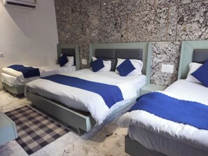 Perhehuone | Työpöytä, kannettavalle tietokoneelle sopiva työtila, ilmainen Wi-Fi