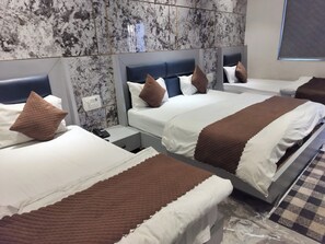 Desk, laptop workspace, free WiFi - ShrI Balaji Dham (Vrindavan)