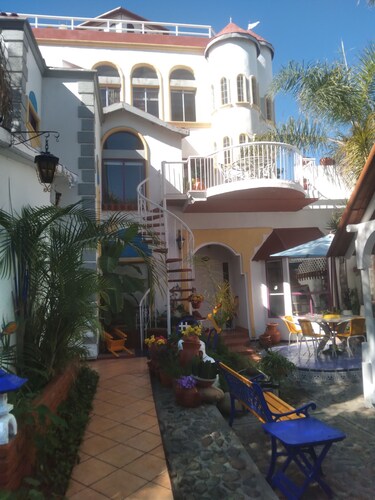 Casa Viva Mexico  3 bedroom 3 bathrooms house in Beautiful Playas  de Tijuanag