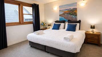 3 bedrooms, desk, iron/ironing board, free WiFi