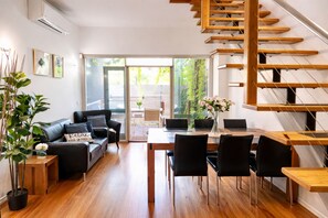 Interior - Rare 3-Car Parking! 3BR2B Terrace w/ City View and Garden - CBD at your doorstep (West Melbourne)