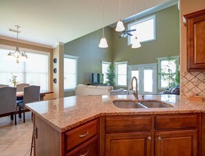 Interior - Spacious 3-Bedroom Townhome near Lake Hamilton (Hot Springs)
