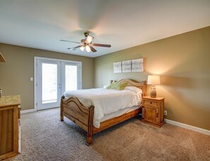 Bureau, fer et planche à repasser, Wi-Fi gratuit, draps fournis