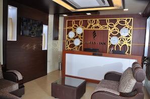 Ảnh chưa phân loại, 2 trong số 12 ảnh, nút