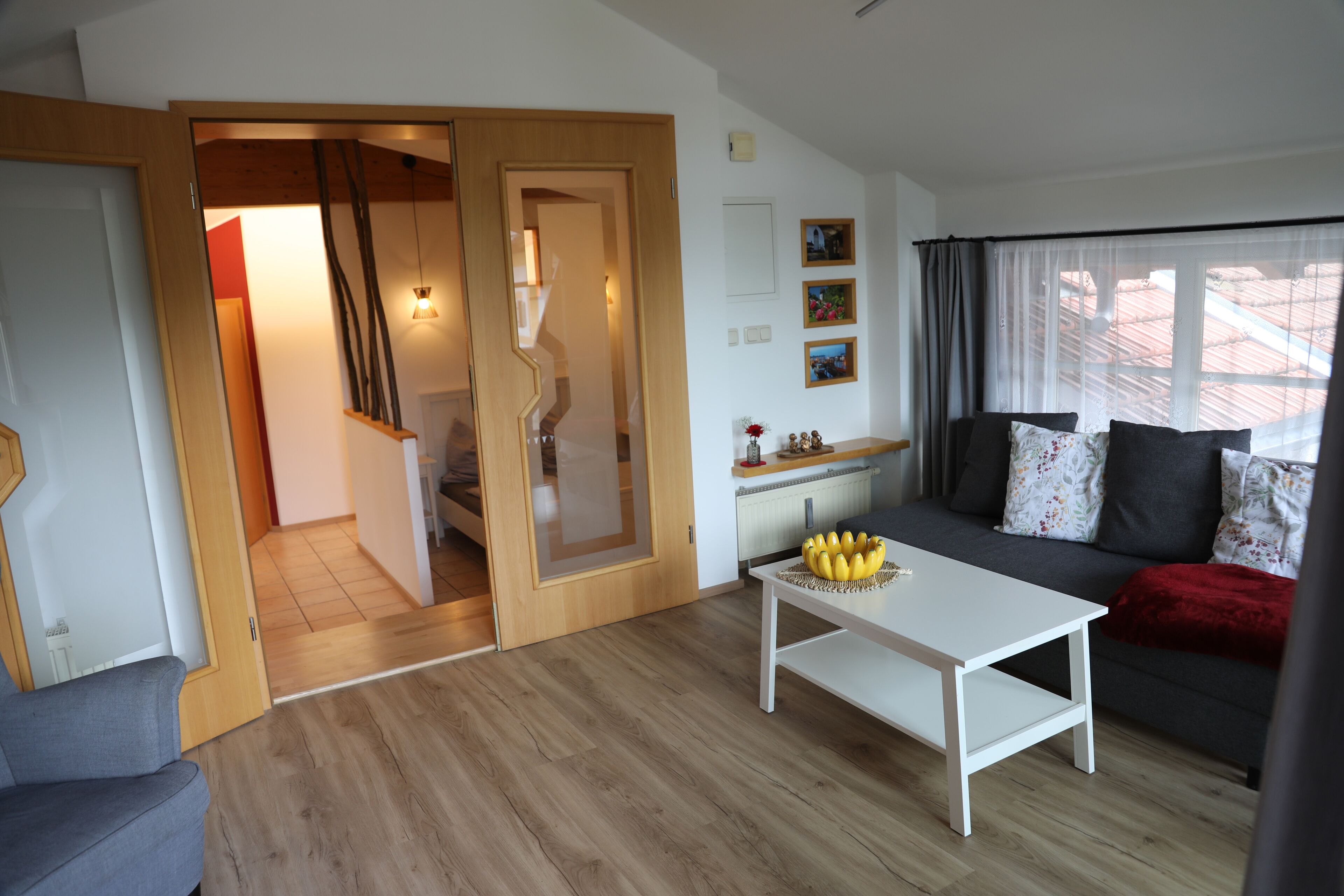 Ferienwohnung Loftwohnung mit Balkon im 1. Stock mit Treppenlift, 60 qm-Großes Loft-Wohnzimmer