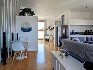 Unclassified image, 3 of 34, button - Modern Private Spacious Suite in Culver City West (Los Angeles)