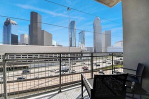 Property grounds - Skyline Views Midtown 1BR Cozy & Comfortable (Houston)