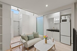 Leilighet, 1 soverom, ikke-røyk, privat bad | Blendingsgardiner, strykejern/-brett, wi-fi (inkludert) og sengetøy