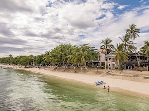 On the beach, white sand - Alona by Jpark Island Resort (Panglao)