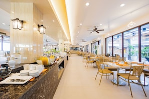 Free daily buffet breakfast  - Alona by Jpark Island Resort (Panglao)