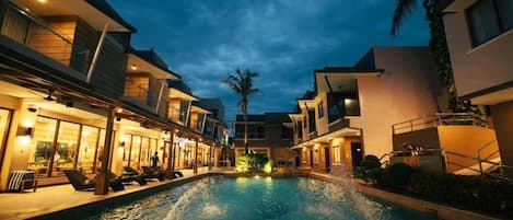 2 piscinas al aire libre