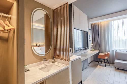 Standard Double Room | Bathroom | Free toiletries, hair dryer, slippers, towels