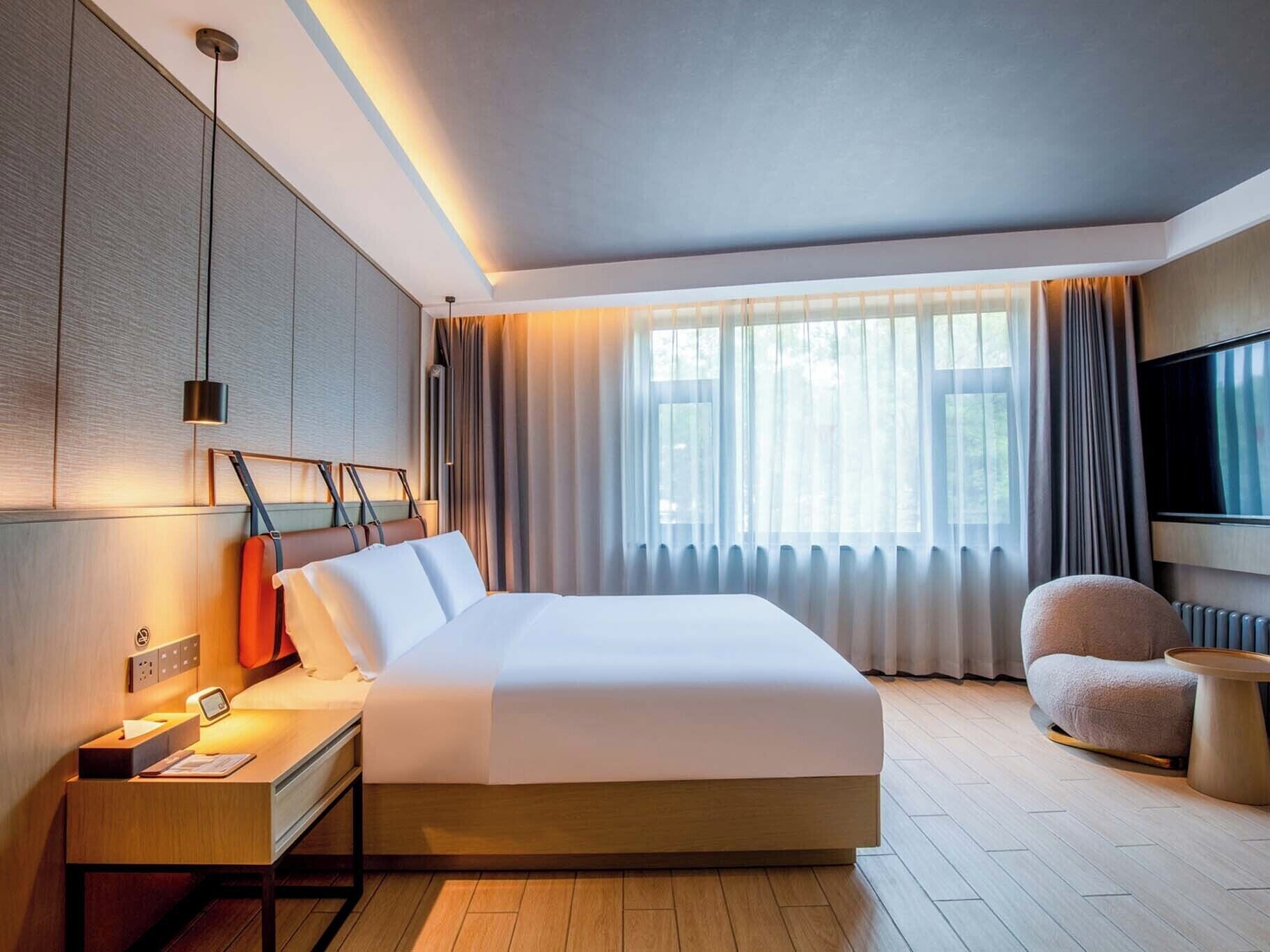 Family Suite | Blackout drapes, soundproofing, iron/ironing board, free WiFi