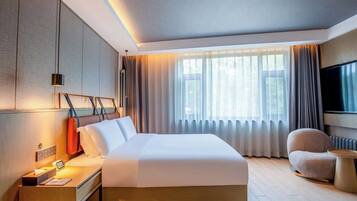 Family Suite | Blackout drapes, soundproofing, iron/ironing board, free WiFi