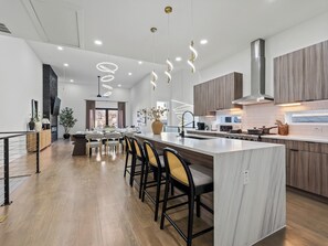 Dining - The Chandelier : Modern Dallas Luxe Stay (Dallas)